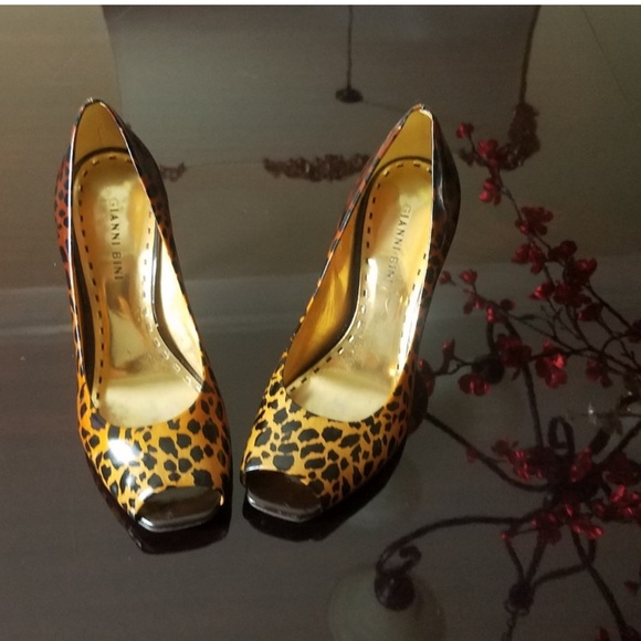 Gianni Bini Cheetah print Peeptoe leather heels - Picture 5 of 7